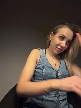 ElenaWhitmore online show from March 2026 10:14:01 PM