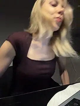 ElenaWhitmore online show from January 2026 07:39:01 PM