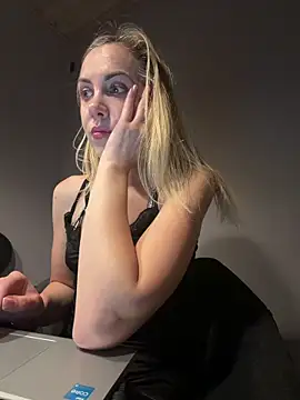 ElenaWhitmore online show from June 2026 10:47:01 PM
