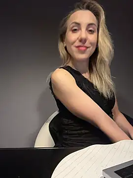 ElenaWhitmore online show from February 2026 10:21:02 PM