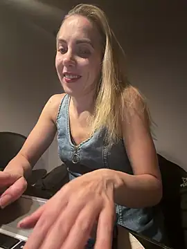ElenaWhitmore online show from May 2026 11:43:02 PM
