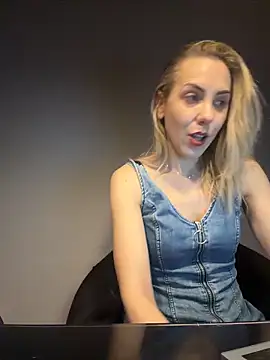 ElenaWhitmore online show from May 2026 09:42:01 PM