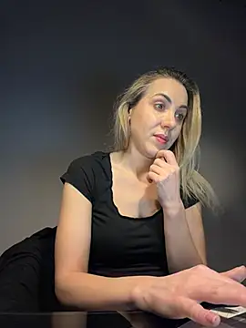 ElenaWhitmore online show from March 2026 10:37:02 PM