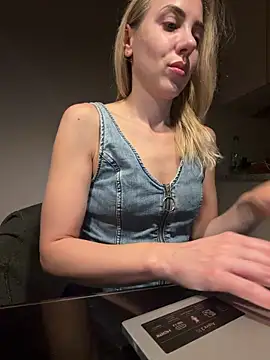 ElenaWhitmore online show from June 2026 10:15:01 PM