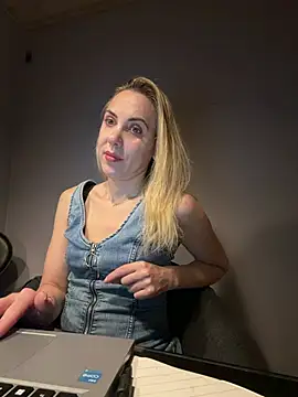 ElenaWhitmore online show from June 2026 10:30:02 PM