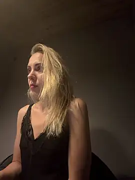 ElenaWhitmore online show from June 2026 10:44:01 PM