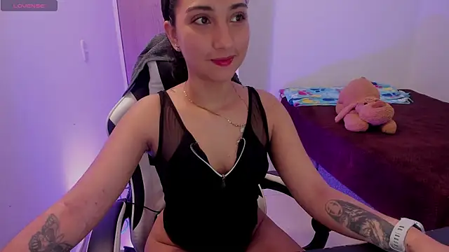 sofiiamillerr online show from April 2026 10:44:02 PM