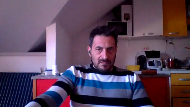 Snapshot of colosone chatting on April 2026 10:11:01 AM colosone online show from April 2026 10:11:01 AM