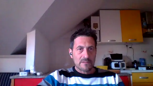 Snapshot of colosone chatting on April 2026 01:40:01 PM colosone online show from April 2026 01:40:01 PM