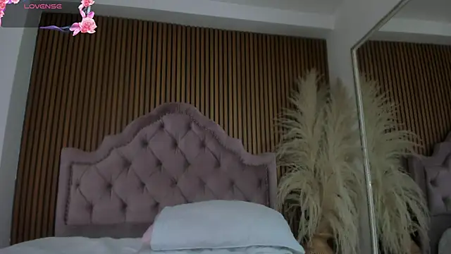 Violett hott  online show from April 2026 12:23:01 PM