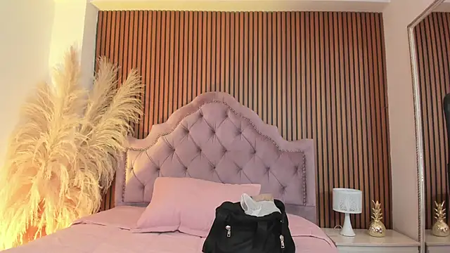 Violett hott  online show from April 2026 12:34:01 PM