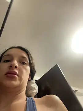 Snapshot of Violett_hott_ chatting on June 2026 11:37:02 AM Violett hott online show from June 2026 11:37:02 AM