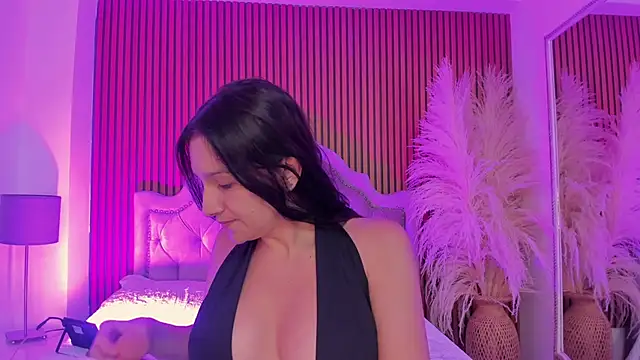 Violett hott  online show from February 2026 12:45:01 PM