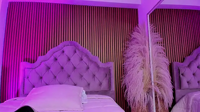 Violett hott  online show from March 2026 01:05:01 PM