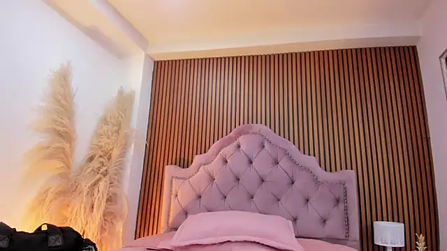 Violett hott  online show from April 2026 12:45:02 PM