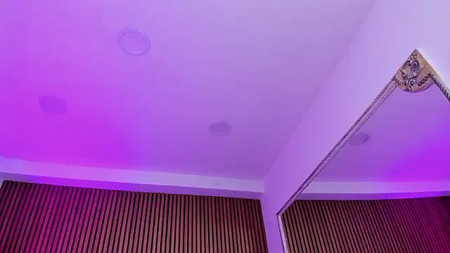 Violett hott  online show from March 2026 12:55:01 PM