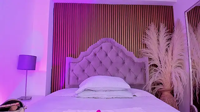 Violett hott  online show from March 2026 12:38:02 PM