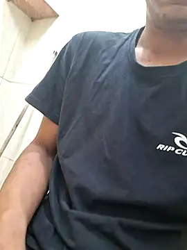 Andersinho205 online show from May 2026 10:37:02 AM