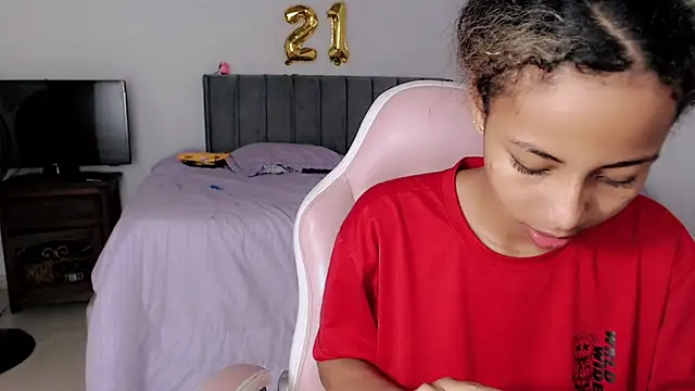 Snapshot of linda_brown_ chatting on June 2026 12:05:02 PM linda brown online show from June 2026 12:05:02 PM