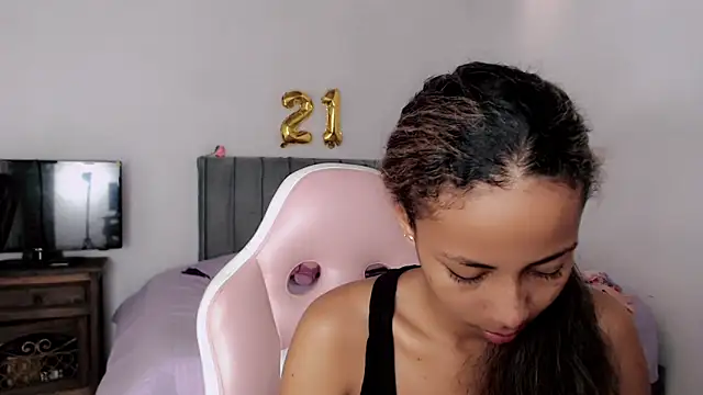 Snapshot of linda_brown_ chatting on June 2026 12:14:01 PM linda brown online show from June 2026 12:14:01 PM
