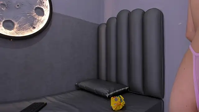 Luna  02 online show from February 2026 12:01:02 PM