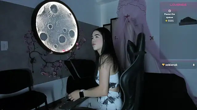 Luna  02 online show from March 2026 11:38:01 AM