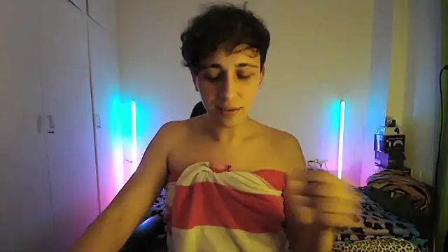HoneyValentine online show from May 2026 07:06:02 PM