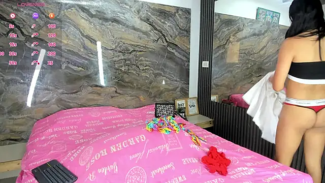 Skarleth queen online show from April 2026 08:05:02 PM