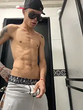 Zeus Bigcock21 online show from January 2026 06:47:02 PM