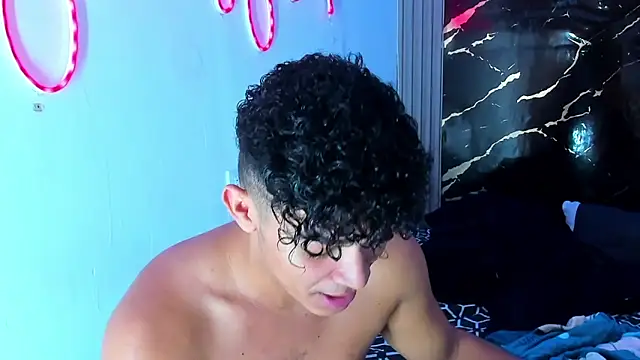 jamescurly00 online show from February 2026 06:43:01 AM