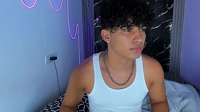 jamescurly00 online show from January 2026 11:33:02 PM