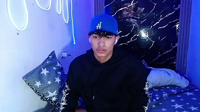 jamescurly00 online show from March 2026 10:45:01 PM