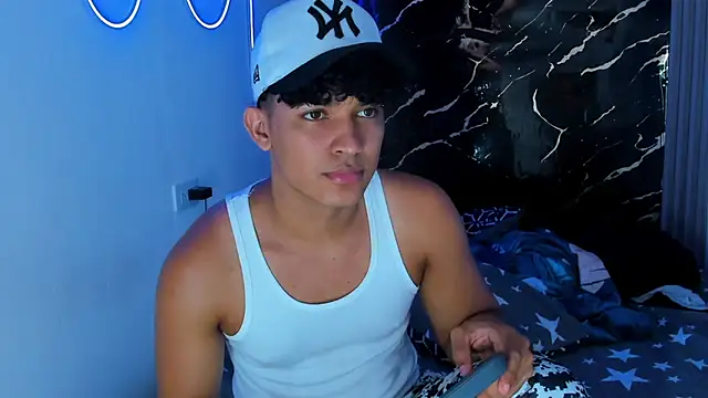 jamescurly00 online show from January 2026 10:03:01 PM