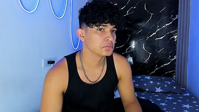 jamescurly00 online show from January 2026 11:10:01 PM