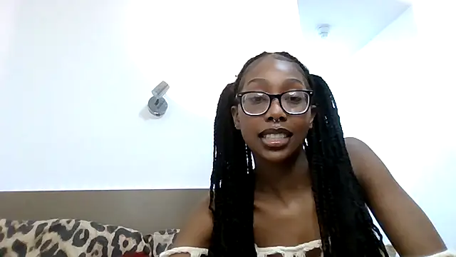 LolaUrFavGirlxxx online show from January 2026 11:00:02 PM