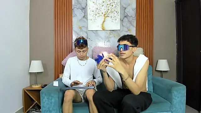 Snapshot of AVENGER_BOYS2026 chatting on April 2026 01:52:01 PM AVENGER BOYS2026 online show from April 2026 01:52:01 PM