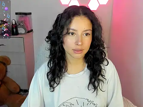 emillyaqua online show from February 2026 11:00:02 PM