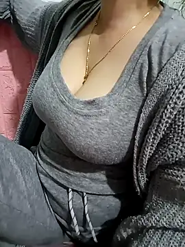 Tulip Giang online show from January 2026 04:03:01 PM