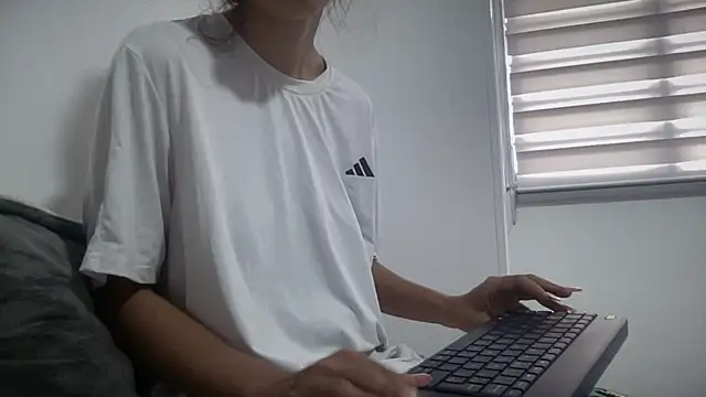 Sarah sumemers online show from March 2026 08:11:01 PM