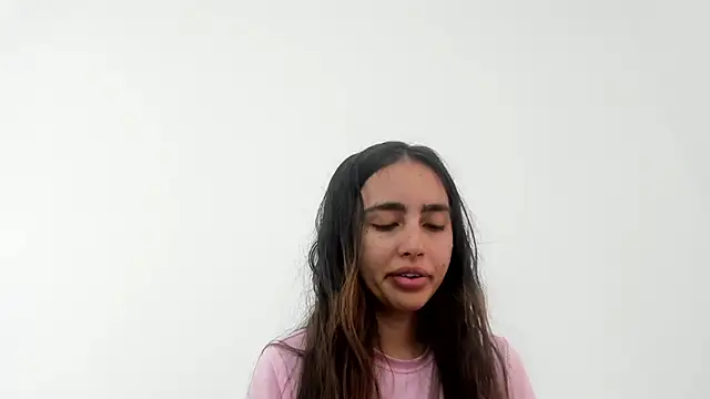 Sarah sumemers online show from April 2026 08:14:02 PM