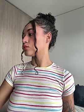 crystal dlun online show from April 2026 08:37:01 PM