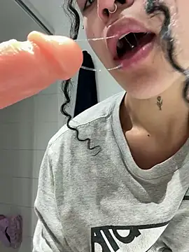 crystal dlun online show from March 2026 02:40:02 PM