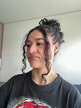 crystal dlun online show from February 2026 06:54:01 PM