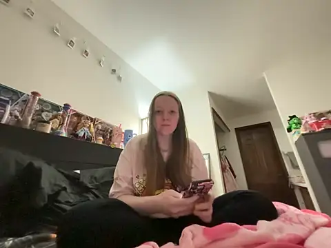 Snapshot of prettygirltracy_12 chatting on February 2026 12:45:01 PM prettygirltracy 12 online show from February 2026 12:45:01 PM