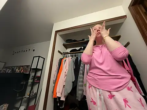 Snapshot of prettygirltracy_12 chatting on January 2026 01:37:02 PM prettygirltracy 12 online show from January 2026 01:37:02 PM