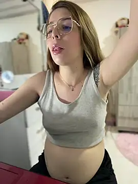 NatalyPinky online show from May 2026 09:32:01 PM