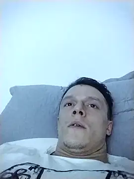 RAFAELQUINTEROSCAVALHEI online show from April 2026 08:59:01 PM