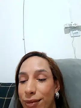 ofjuliaa online show from January 2026 09:18:01 PM