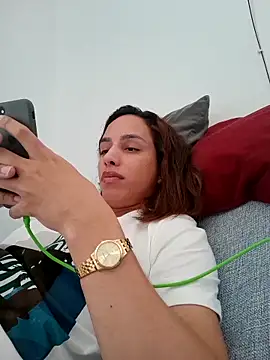 ofjuliaa online show from April 2026 06:56:01 PM