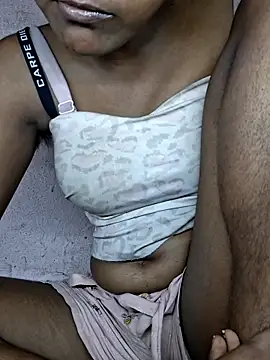 Royal-girl78 online show from May 2026 03:42:01 PM
